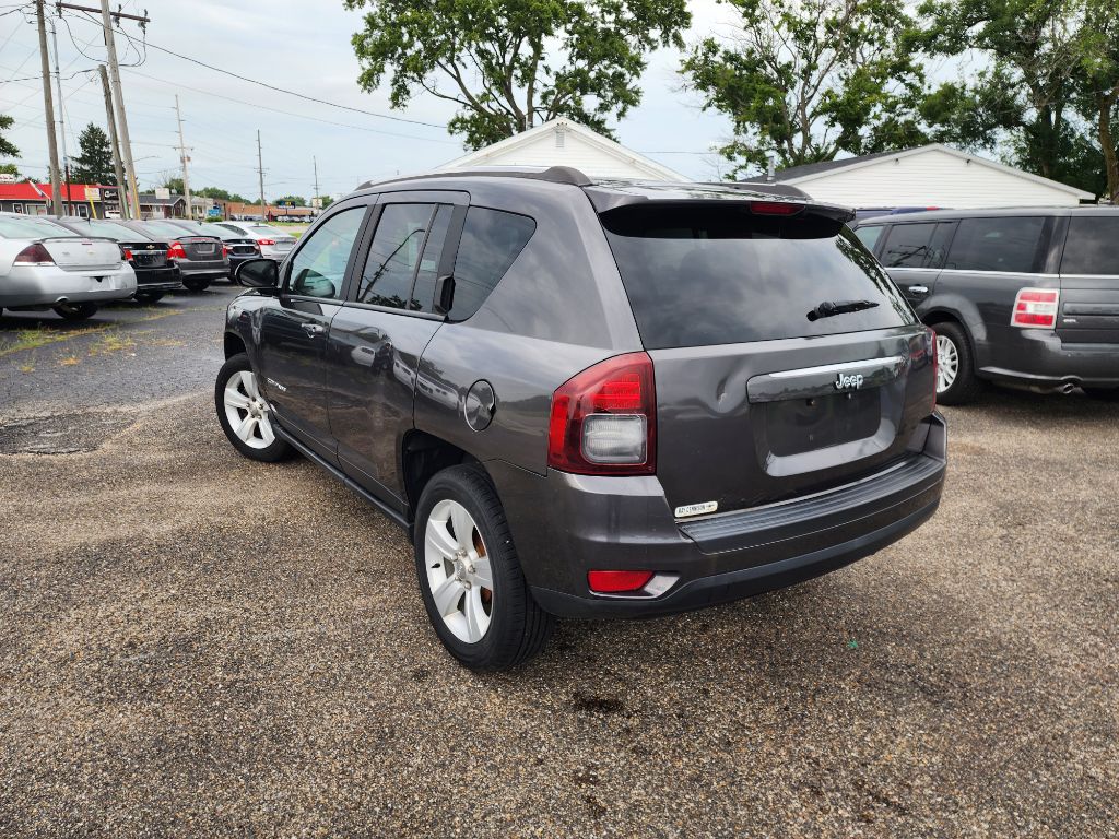 Photo 7 of this JEEP COMPASS