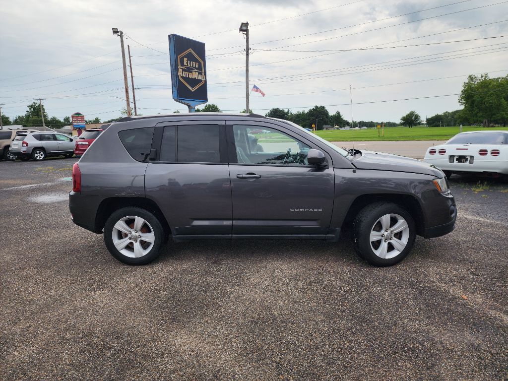 Photo 3 of this JEEP COMPASS