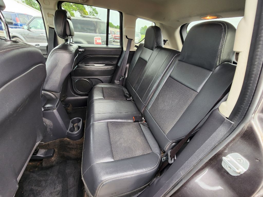 Photo 17 of this JEEP COMPASS