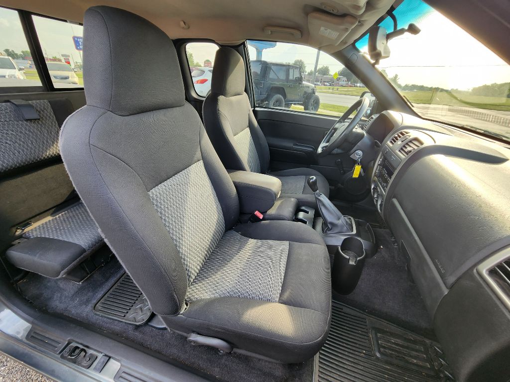 Photo 61 of this GMC CANYON