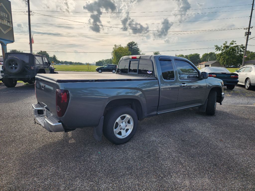 Photo 2 of this GMC CANYON
