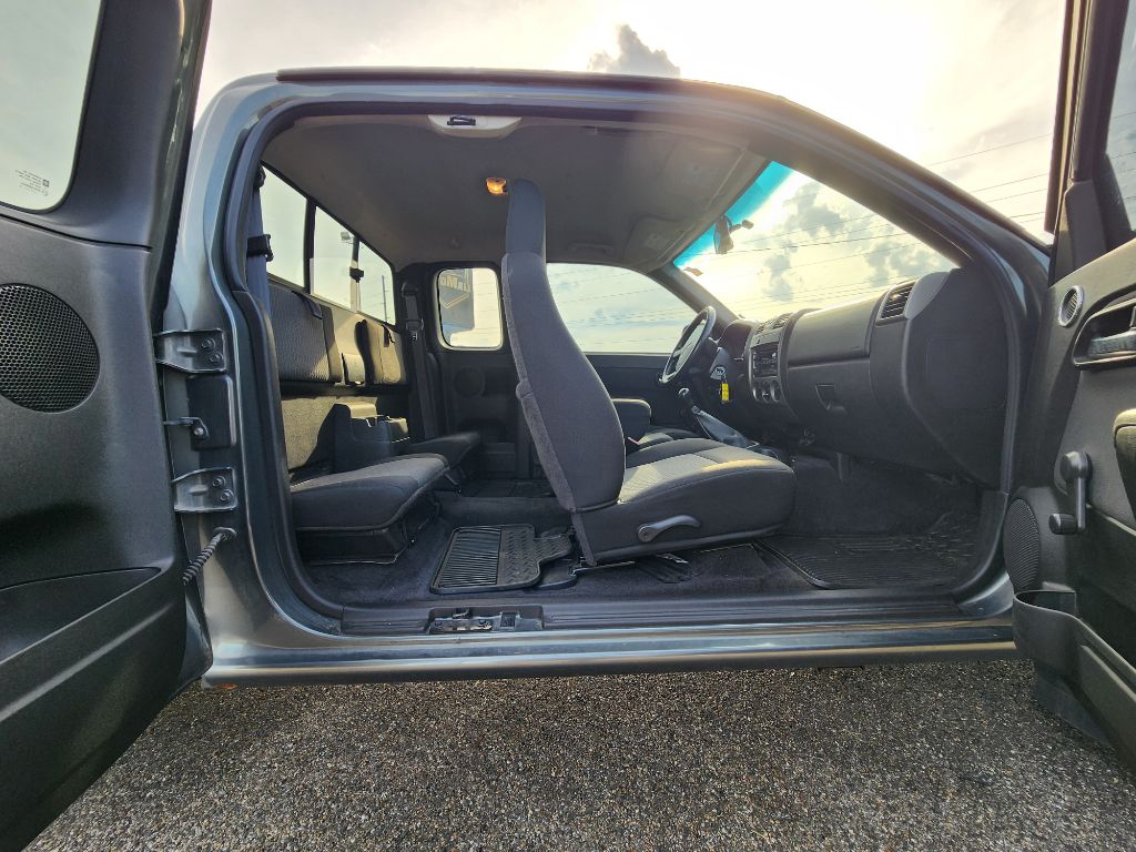 Photo 20 of this GMC CANYON
