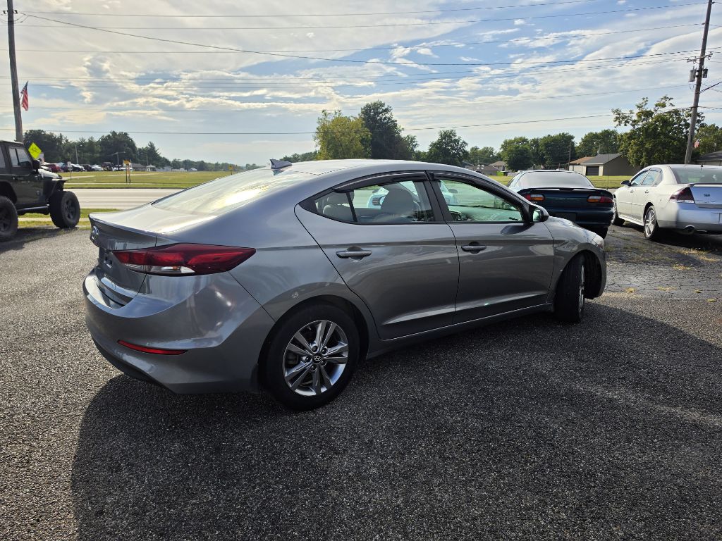 Photo 4 of this HYUNDAI ELANTRA