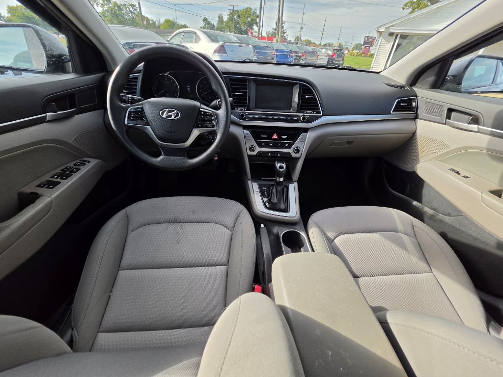Photo 12 of this HYUNDAI ELANTRA