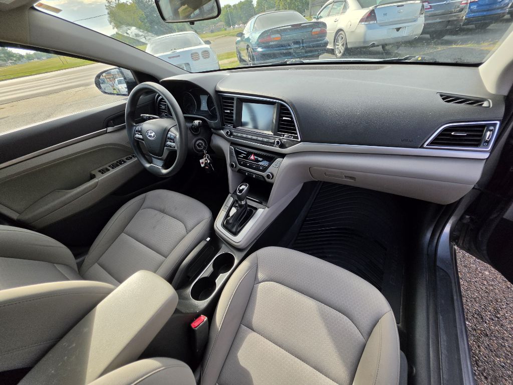 Photo 14 of this HYUNDAI ELANTRA