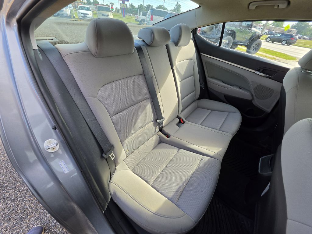 Photo 17 of this HYUNDAI ELANTRA