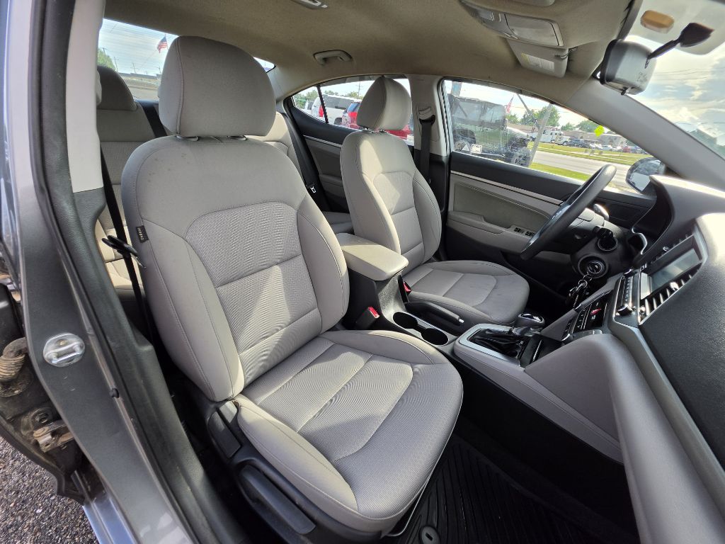 Photo 15 of this HYUNDAI ELANTRA