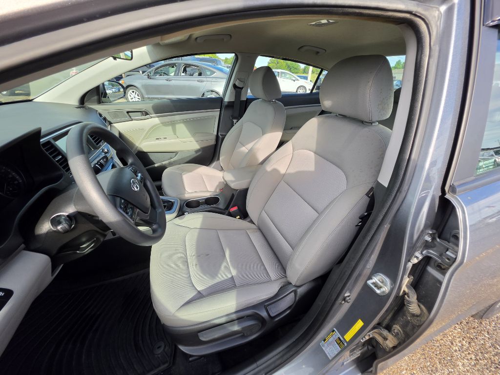 Photo 16 of this HYUNDAI ELANTRA