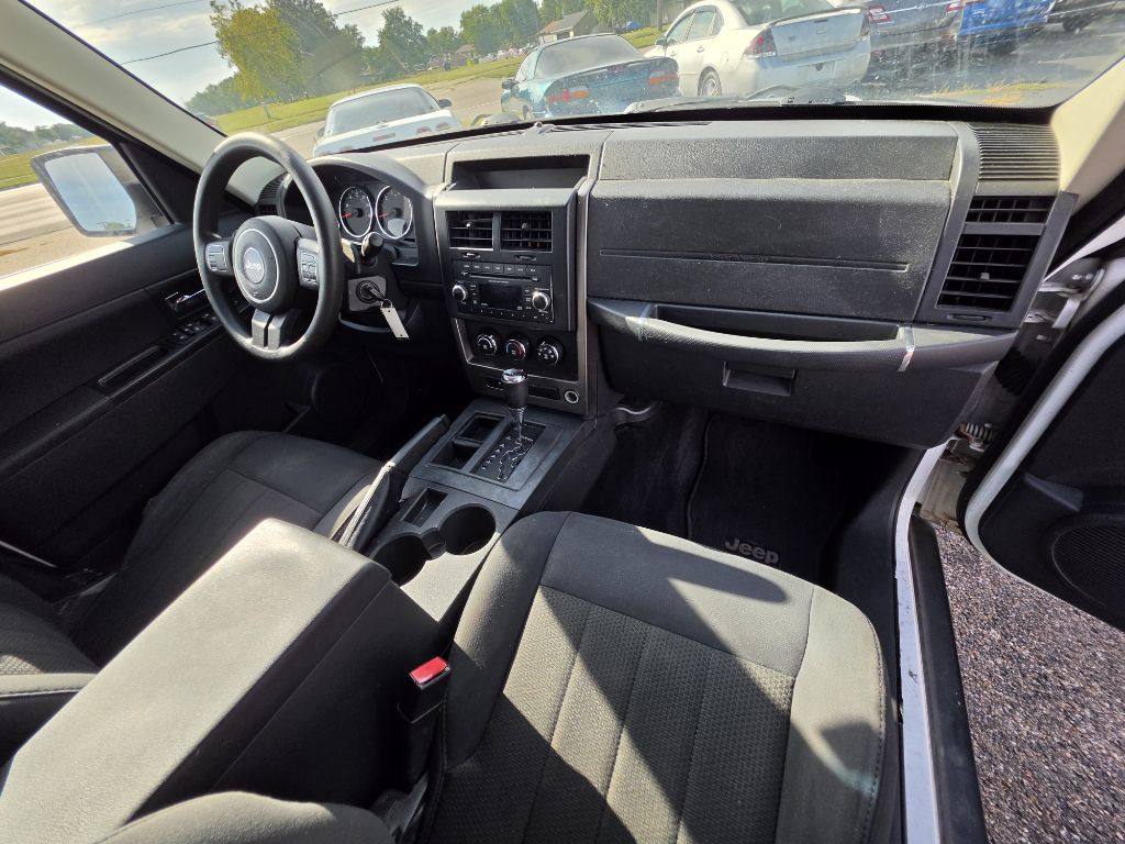 Photo 19 of this JEEP LIBERTY
