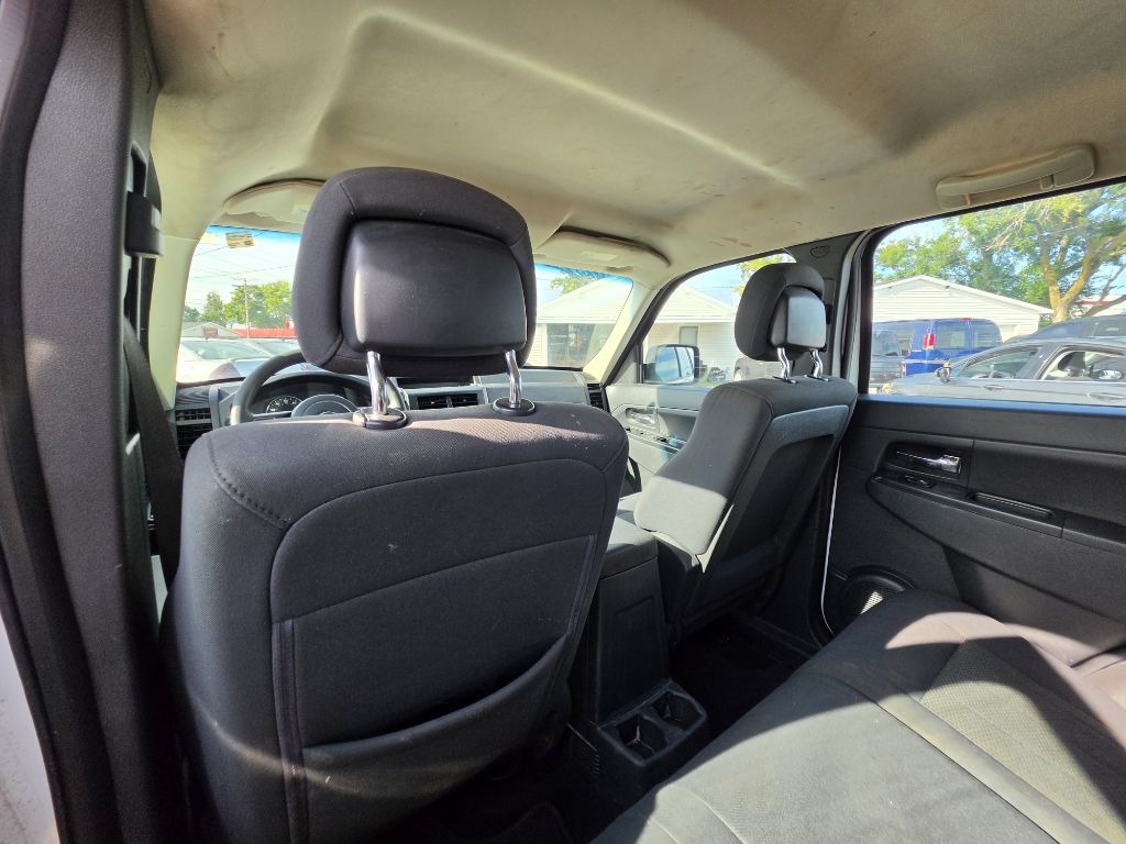Photo 15 of this JEEP LIBERTY