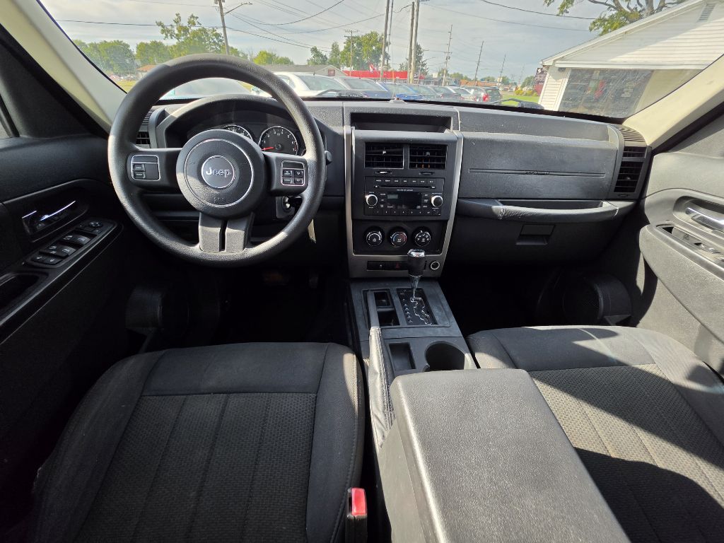 Photo 13 of this JEEP LIBERTY