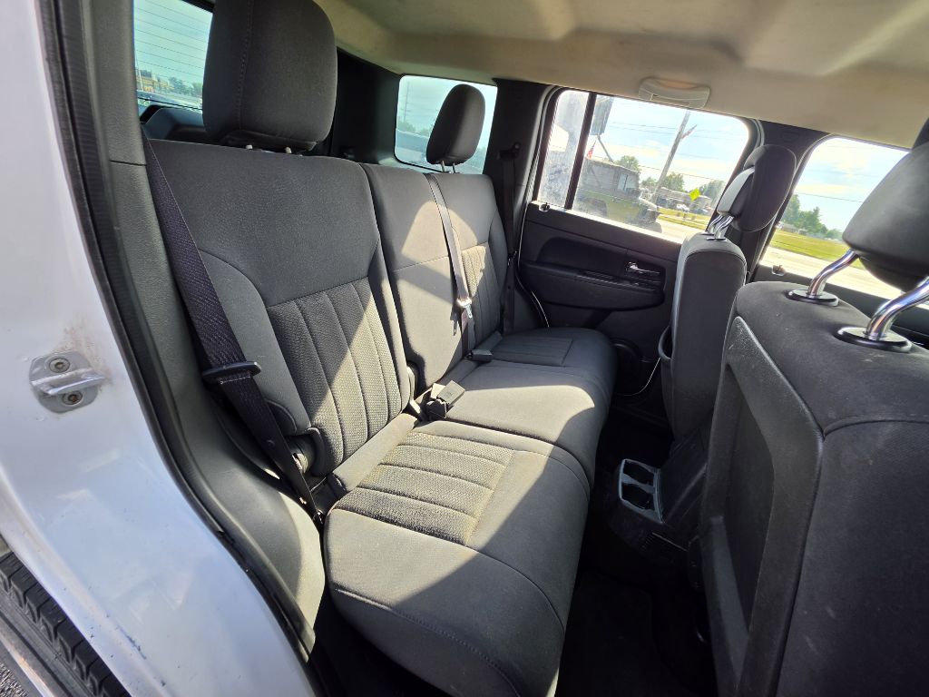 Photo 16 of this JEEP LIBERTY