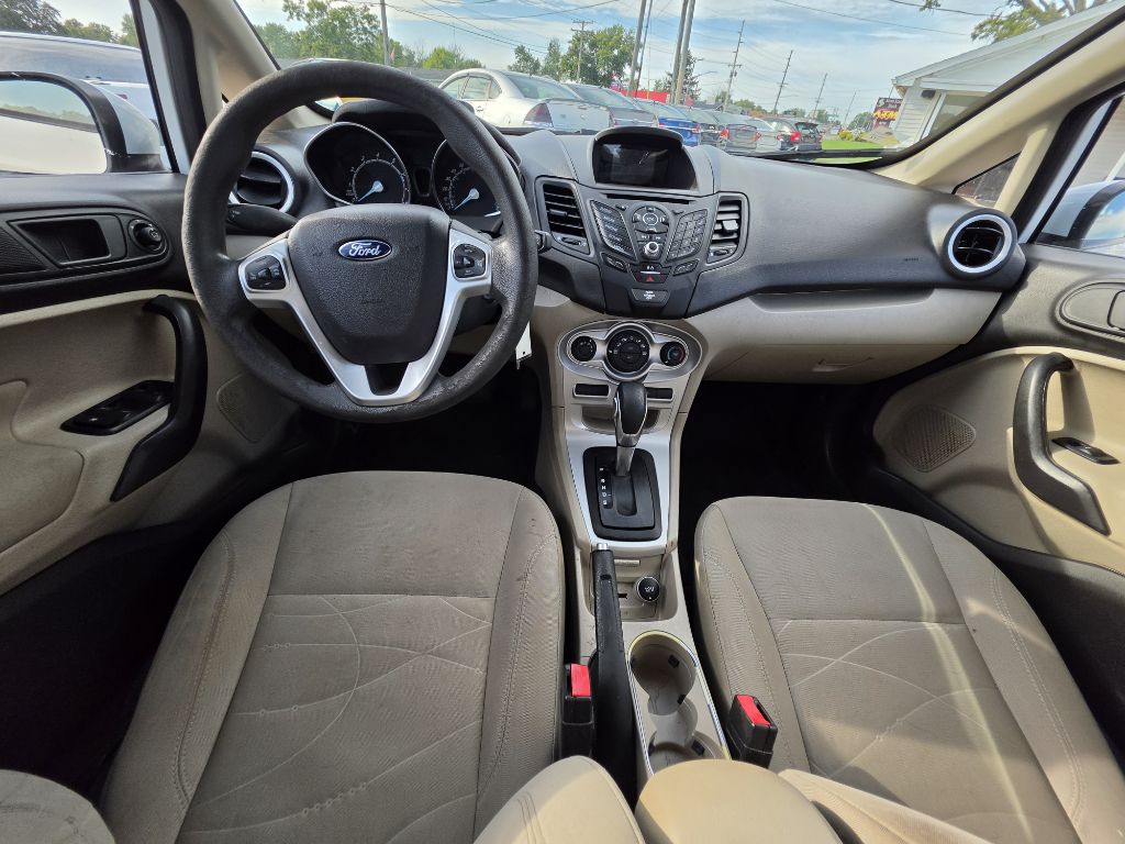 Photo 17 of this FORD FIESTA