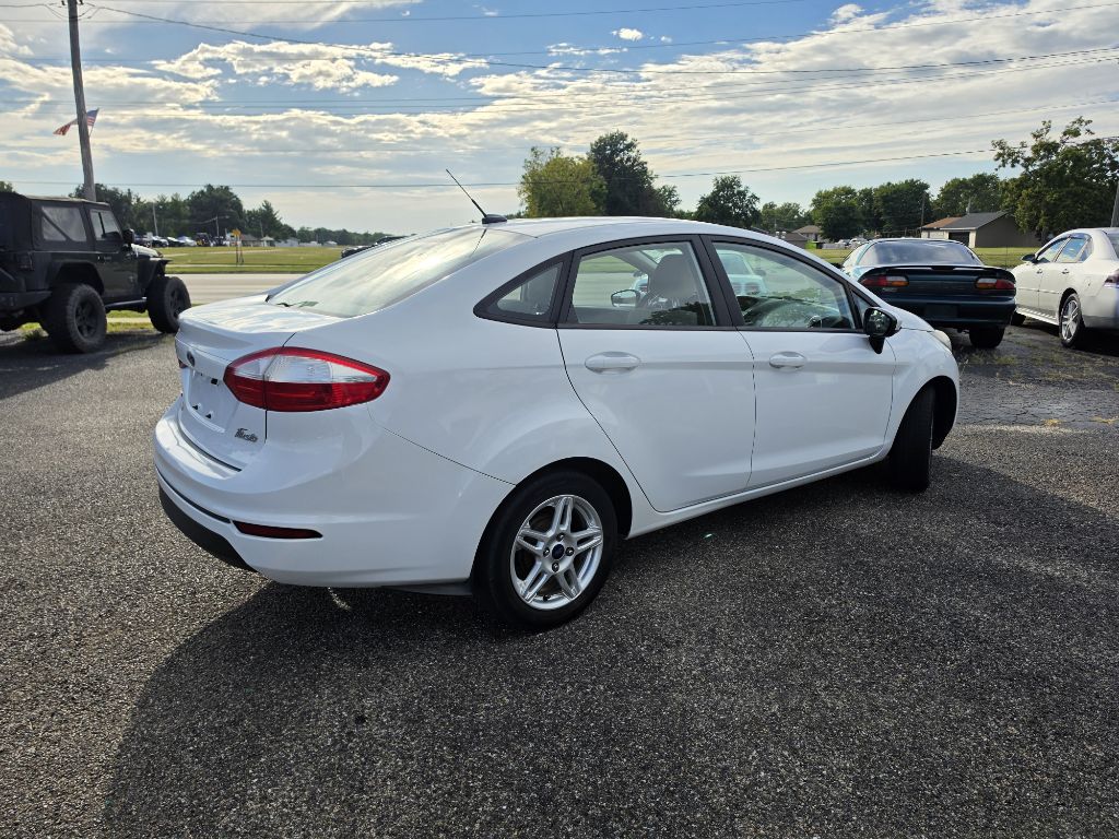 Photo 3 of this FORD FIESTA