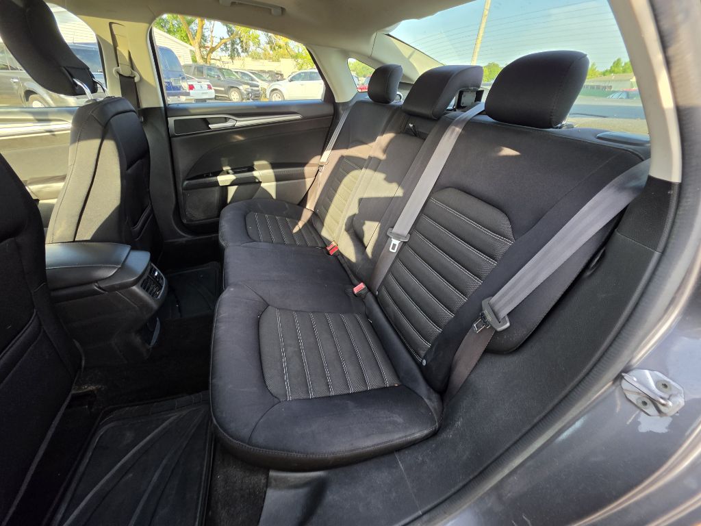Photo 19 of this FORD FUSION