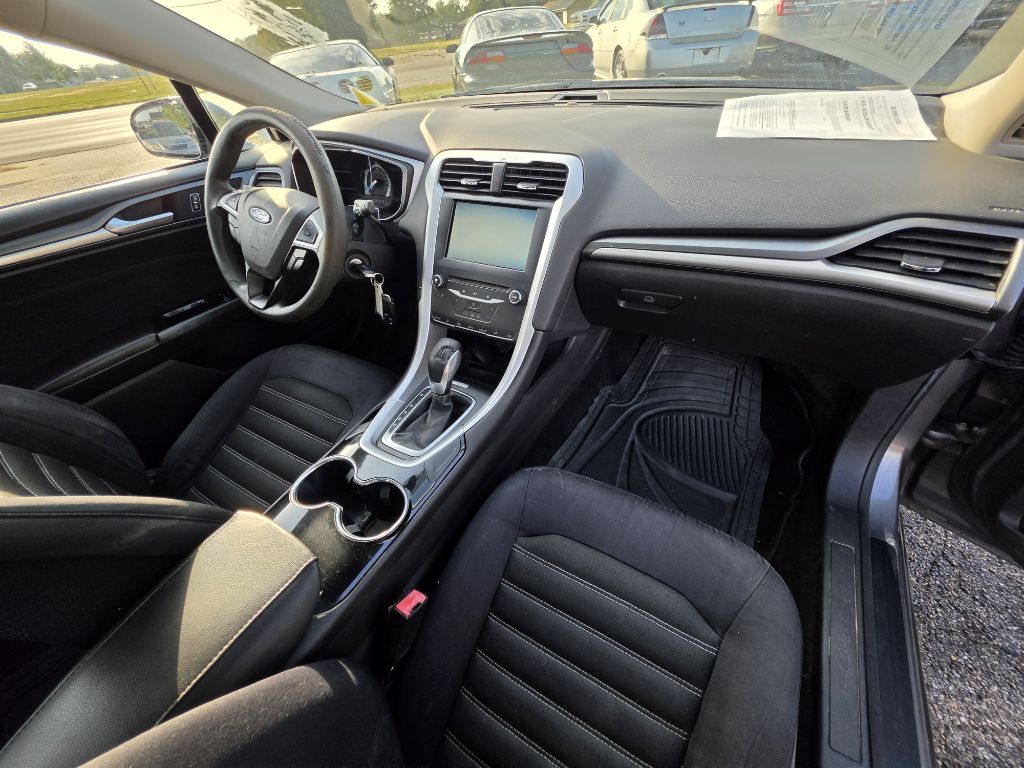 Photo 15 of this FORD FUSION