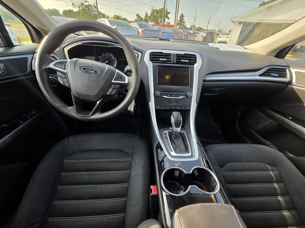 Photo 13 of this FORD FUSION