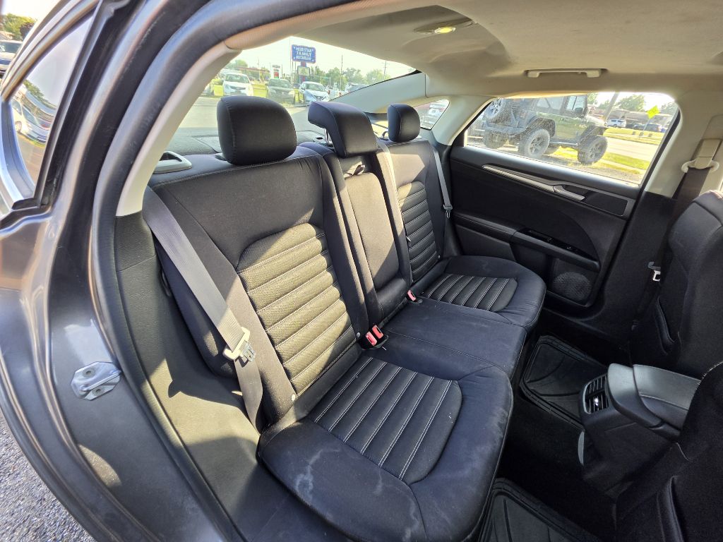 Photo 17 of this FORD FUSION