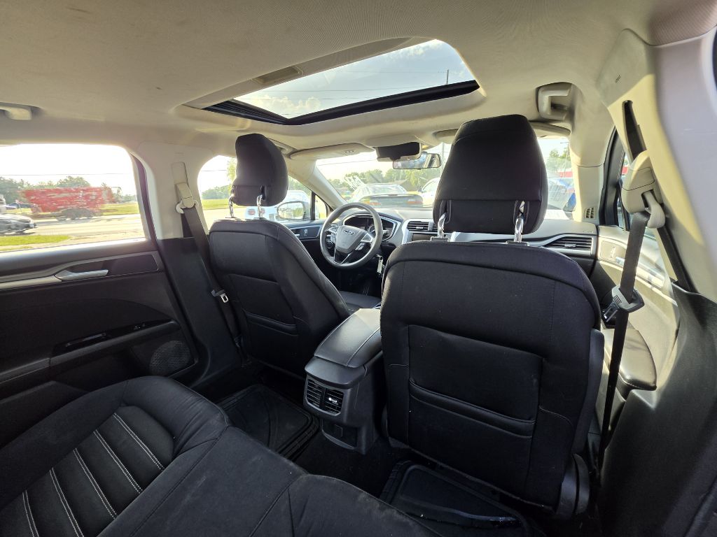 Photo 20 of this FORD FUSION