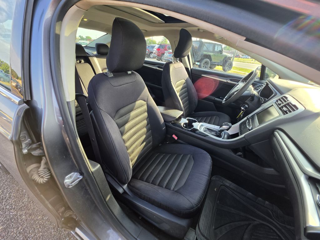 Photo 16 of this FORD FUSION