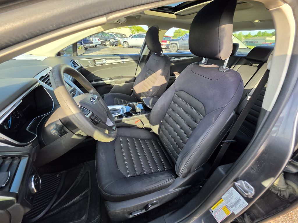 Photo 12 of this FORD FUSION