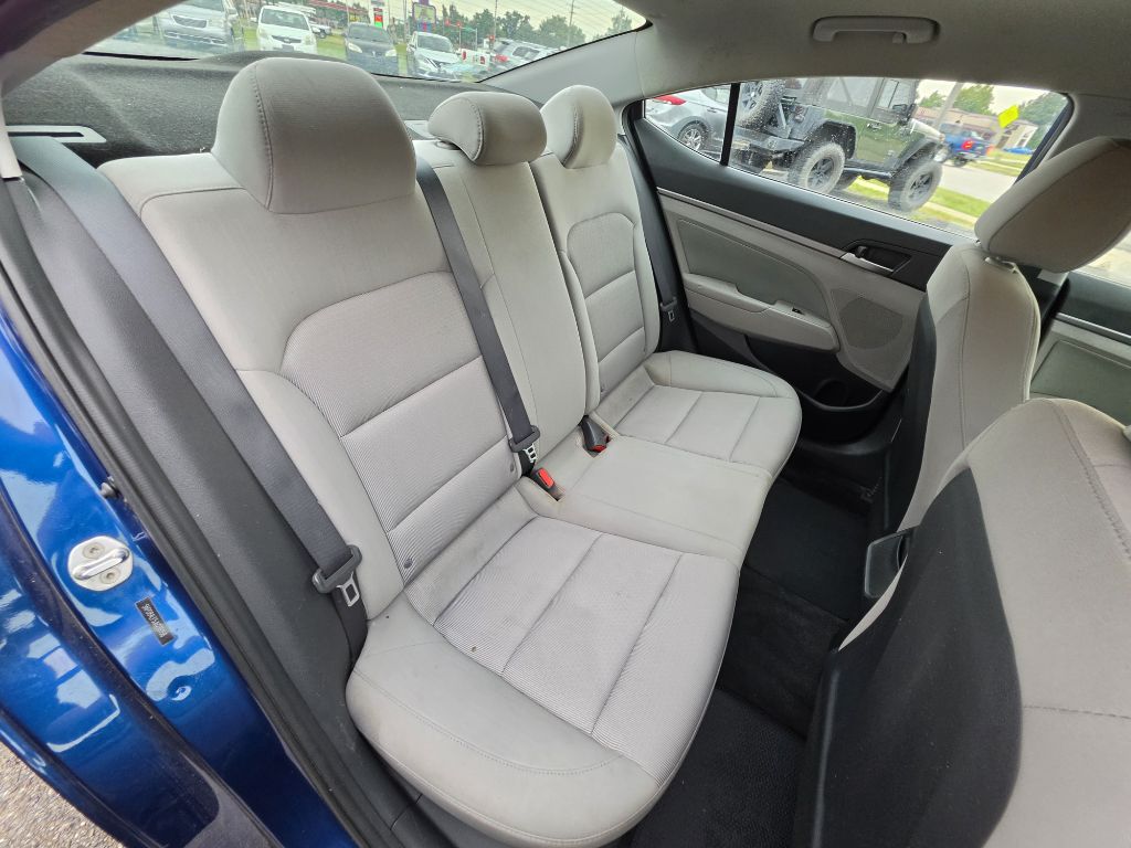 Photo 18 of this HYUNDAI ELANTRA