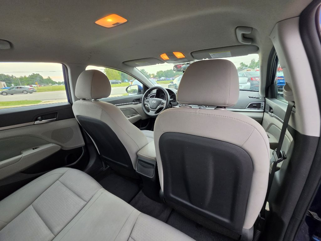Photo 20 of this HYUNDAI ELANTRA