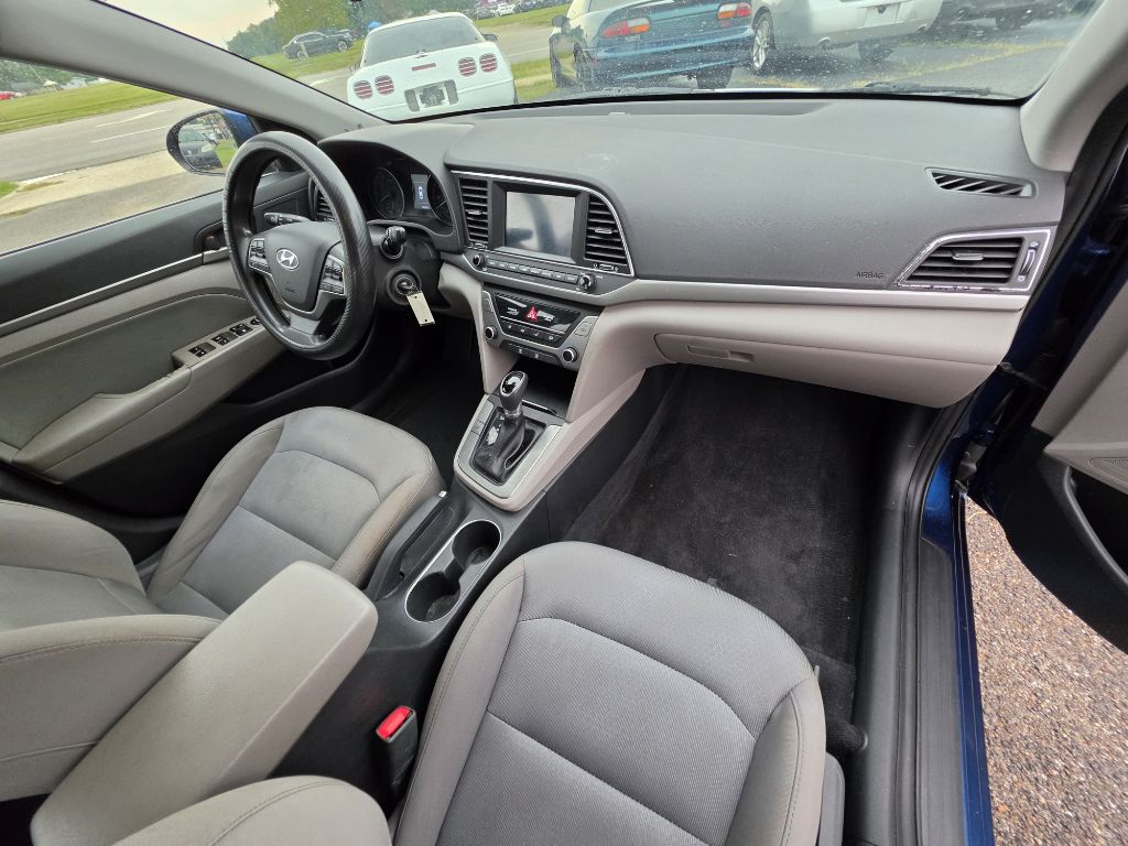 Photo 16 of this HYUNDAI ELANTRA