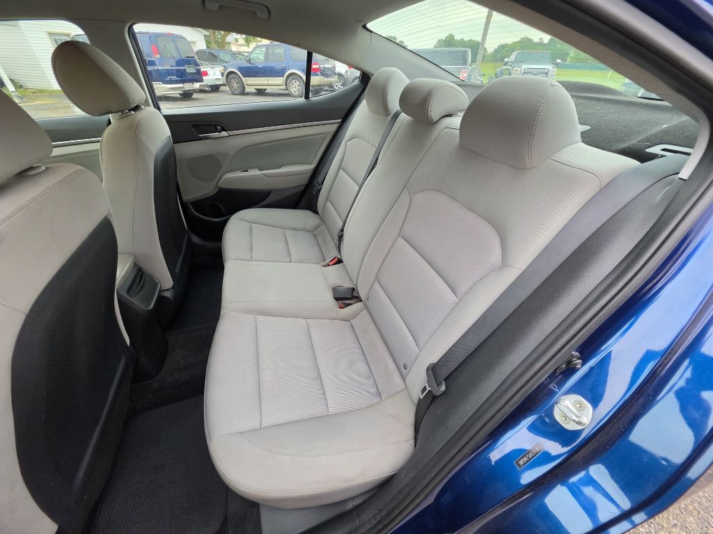 Photo 19 of this HYUNDAI ELANTRA