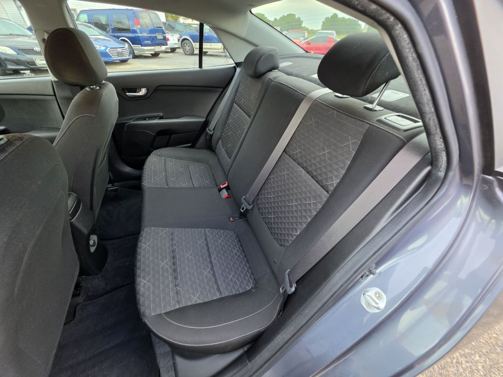 Photo 17 of this KIA RIO
