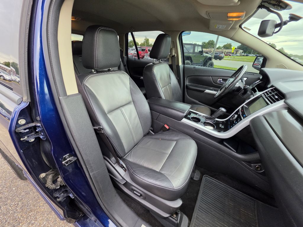 Photo 16 of this FORD EDGE