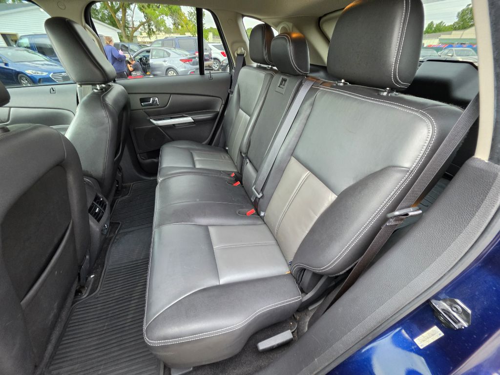 Photo 17 of this FORD EDGE