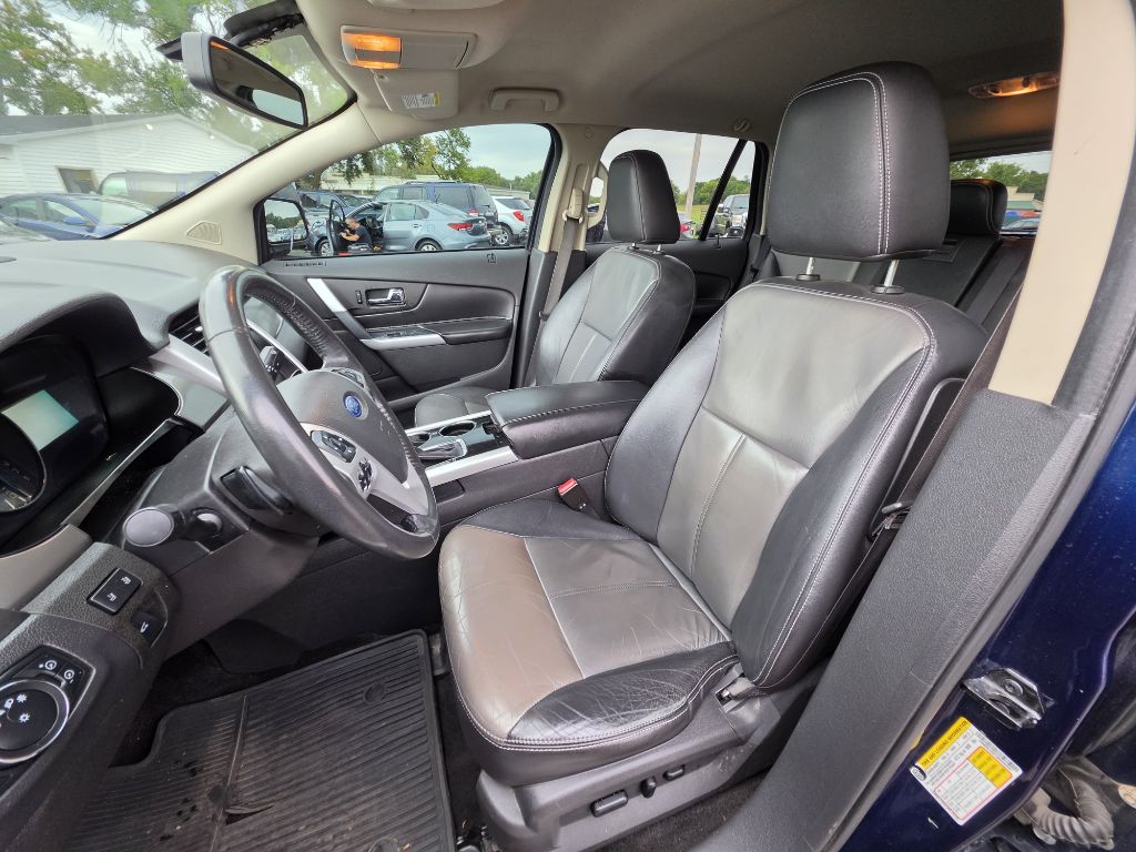 Photo 14 of this FORD EDGE