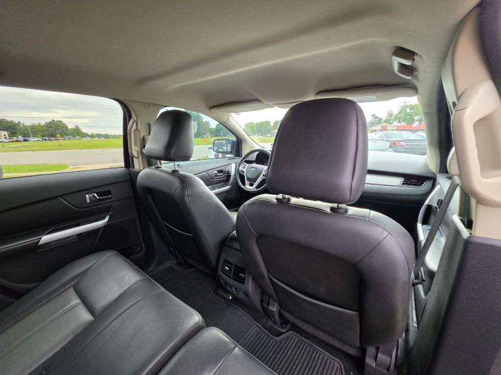 Photo 20 of this FORD EDGE
