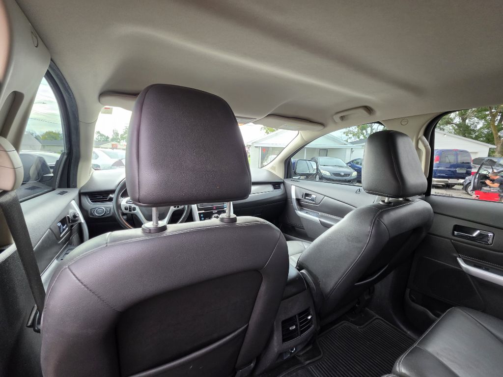 Photo 18 of this FORD EDGE