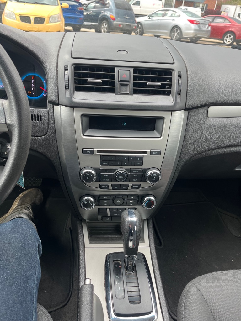 2012 Ford Fusion #16