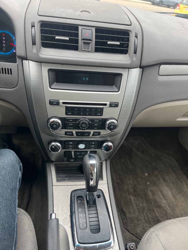 2012 Ford Fusion #16