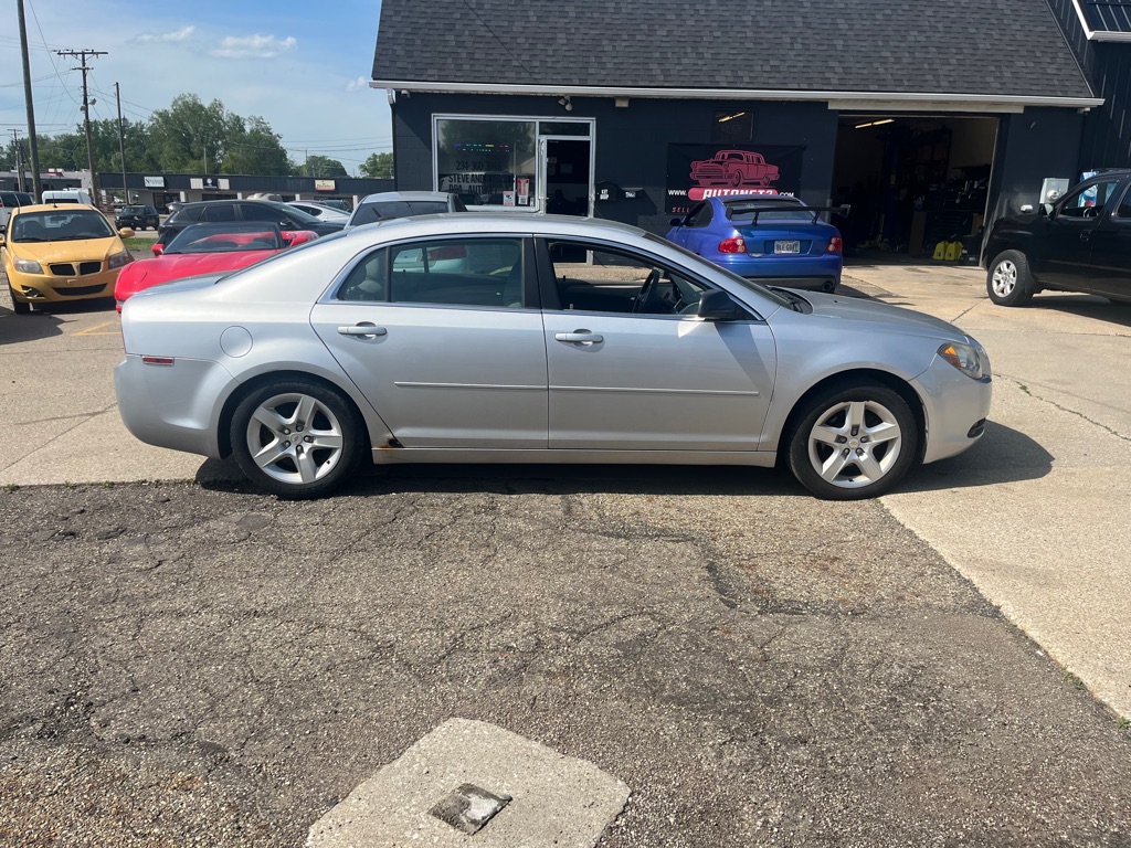 2010 Chevrolet Malibu #3