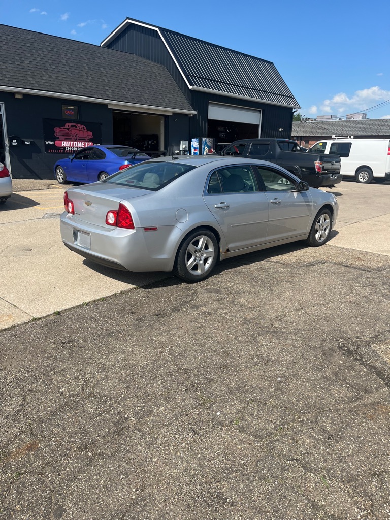 2010 Chevrolet Malibu #4