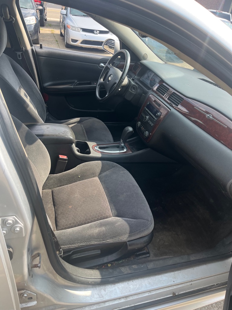2010 Chevrolet Impala LT - Photo 9