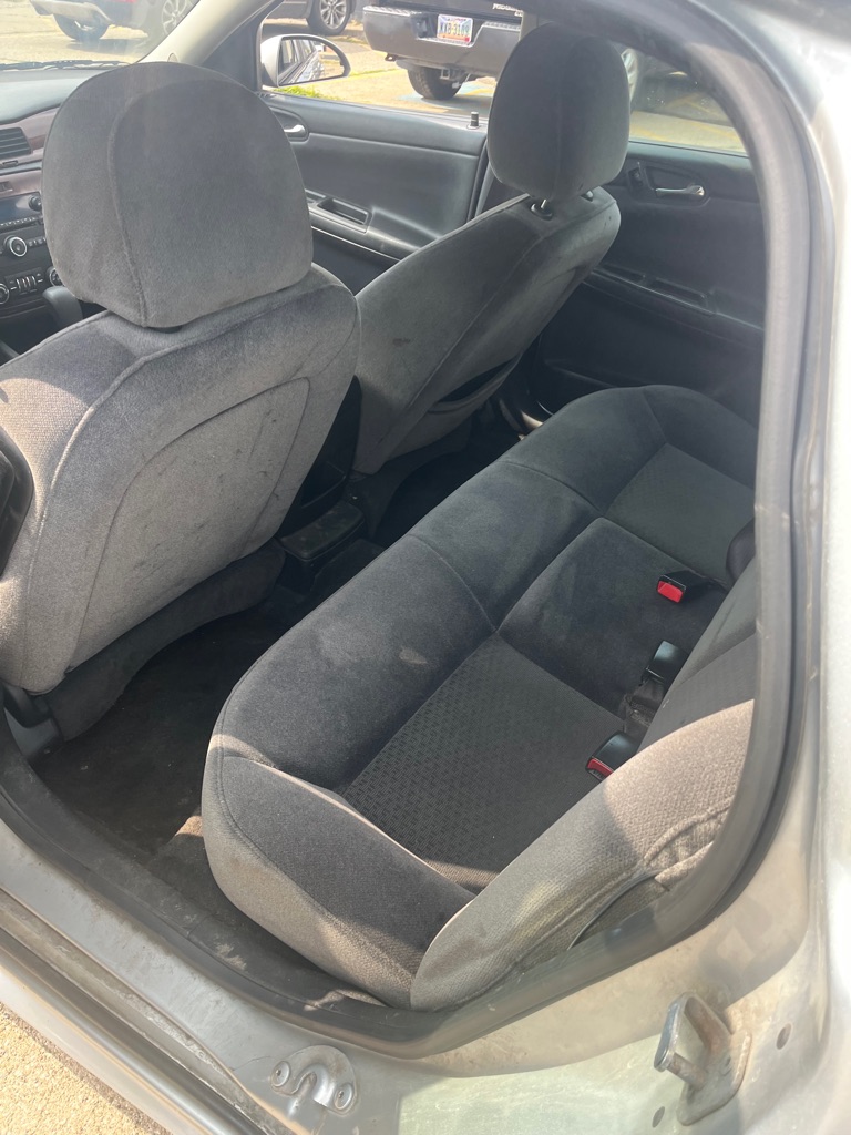 2010 Chevrolet Impala LT - Photo 12