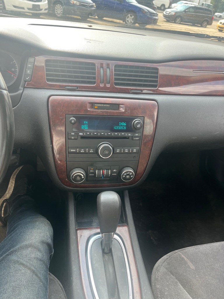 2010 Chevrolet Impala LT - Photo 16