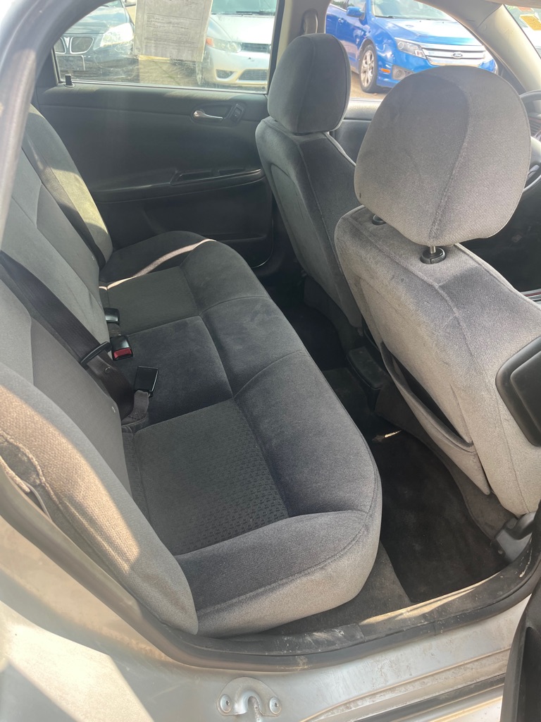2010 Chevrolet Impala LT - Photo 10