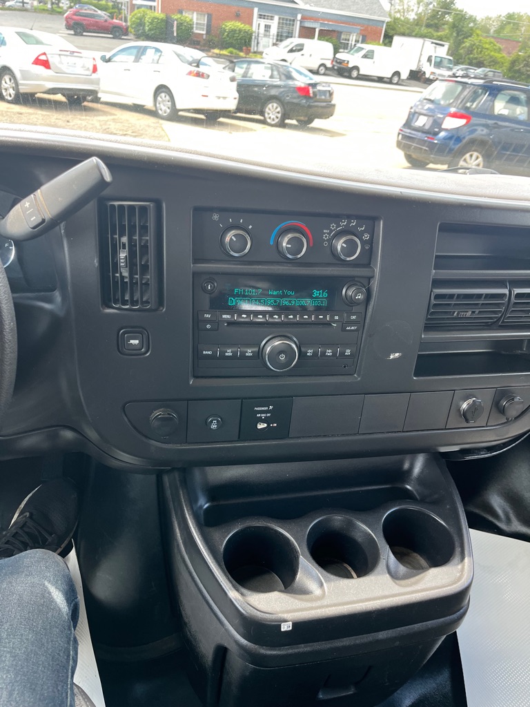 2014 Chevrolet G2500 Vans #15
