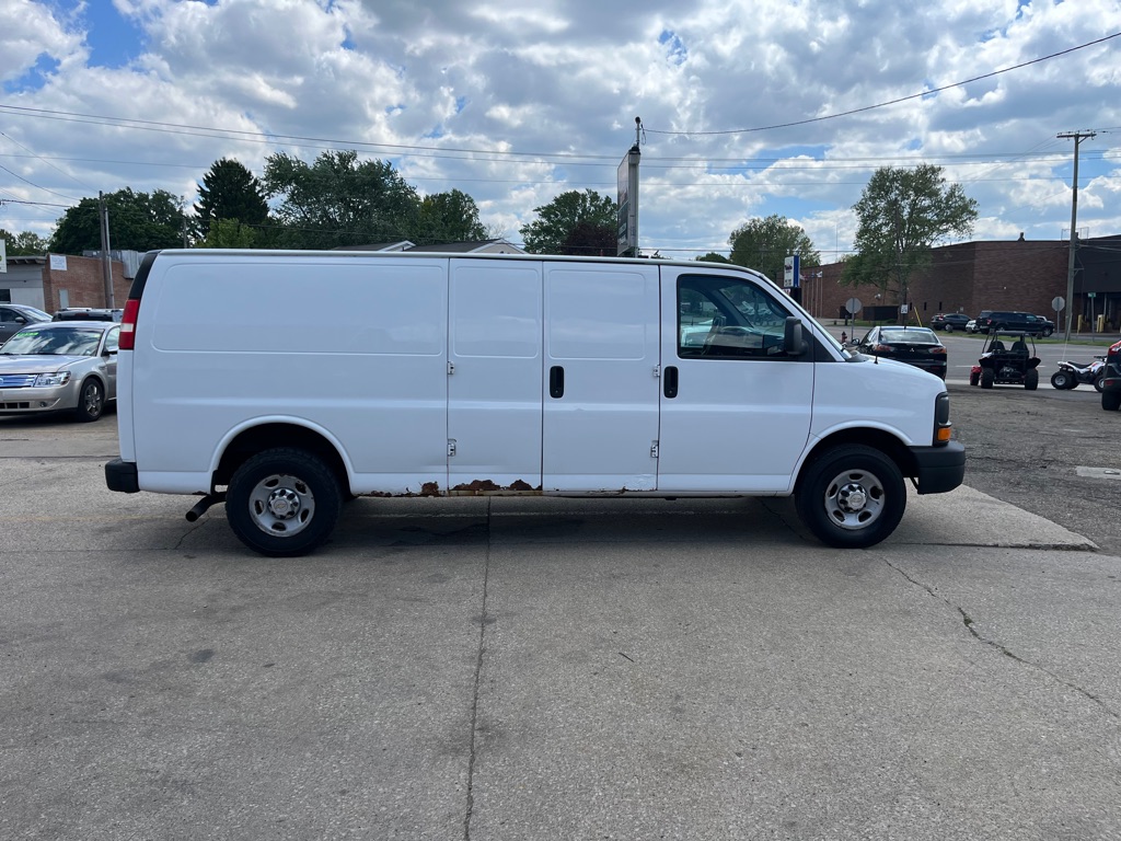 2014 Chevrolet G2500 Vans #3