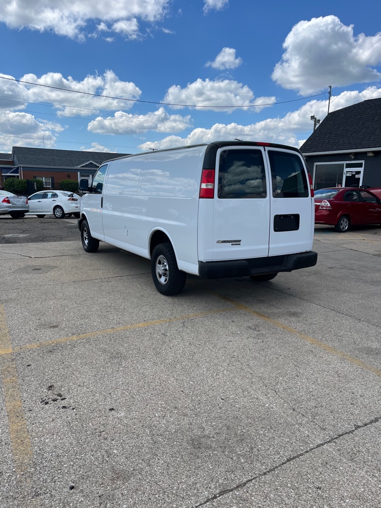 2014 Chevrolet G2500 Vans #6