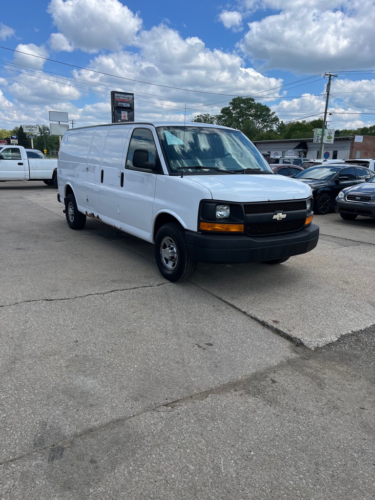 2014 Chevrolet G2500 Vans #2