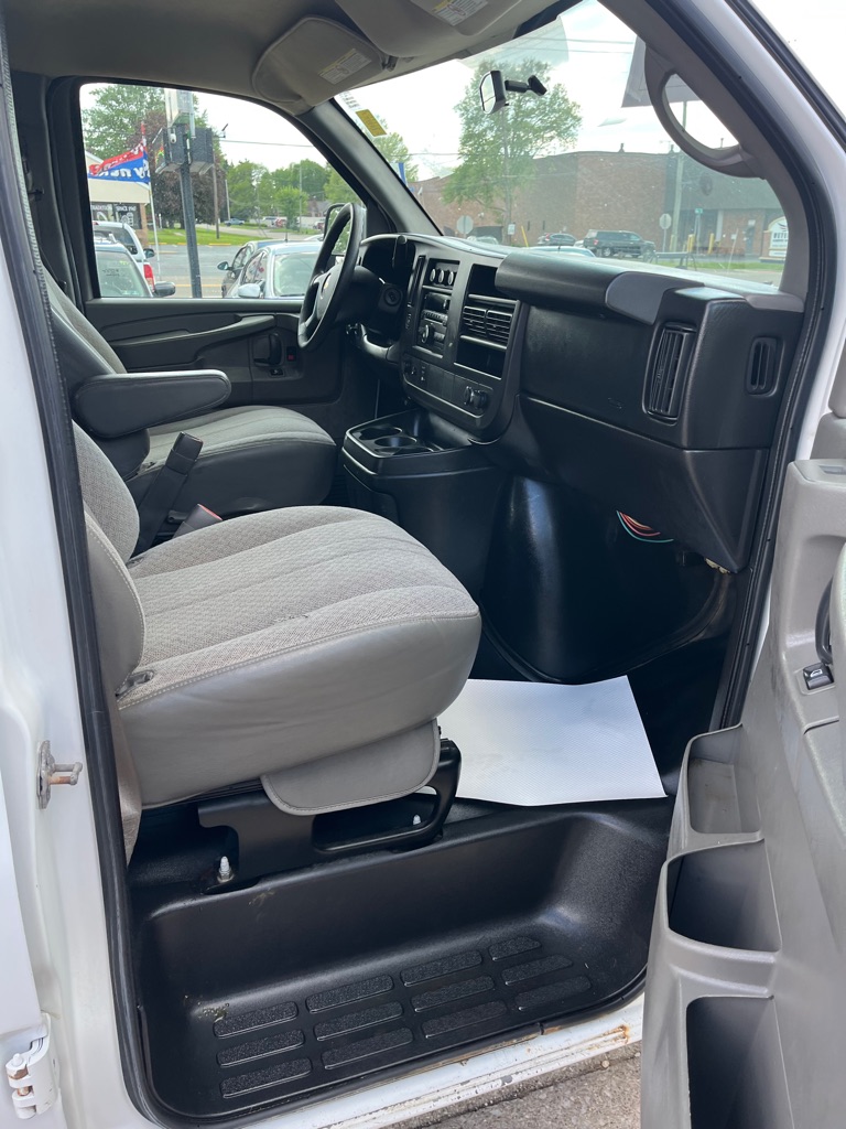 2014 Chevrolet G2500 Vans #9