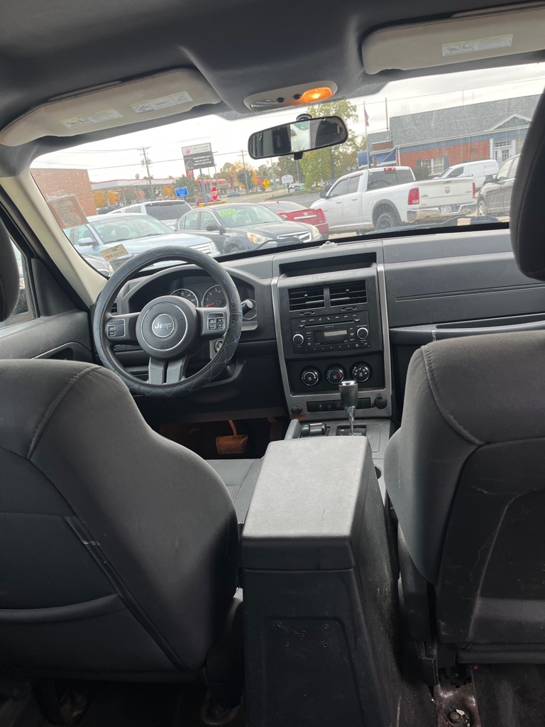 2011 Jeep Liberty #12