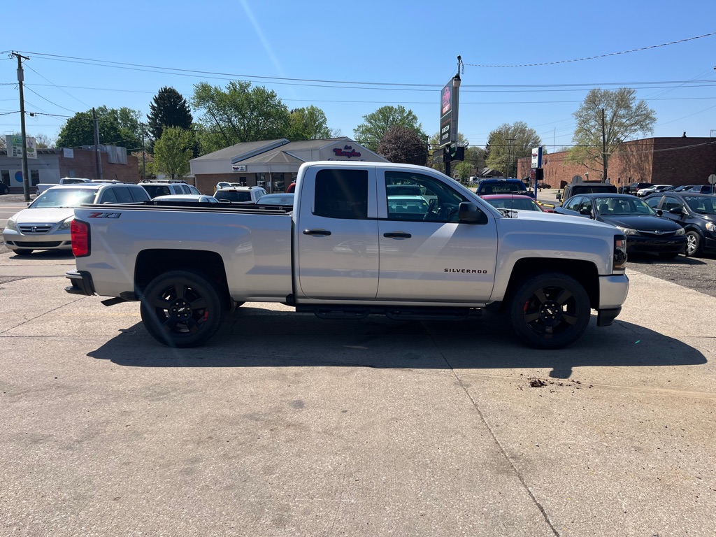 2018 Chevrolet Silverado 1500 #3